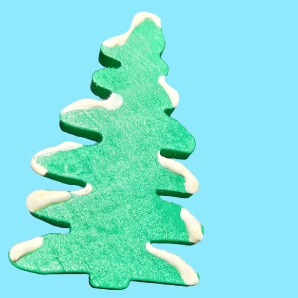 Christmas Tree Pin Brooch Holiday Jewelry handcrafted Wood - Picture 1 of 3